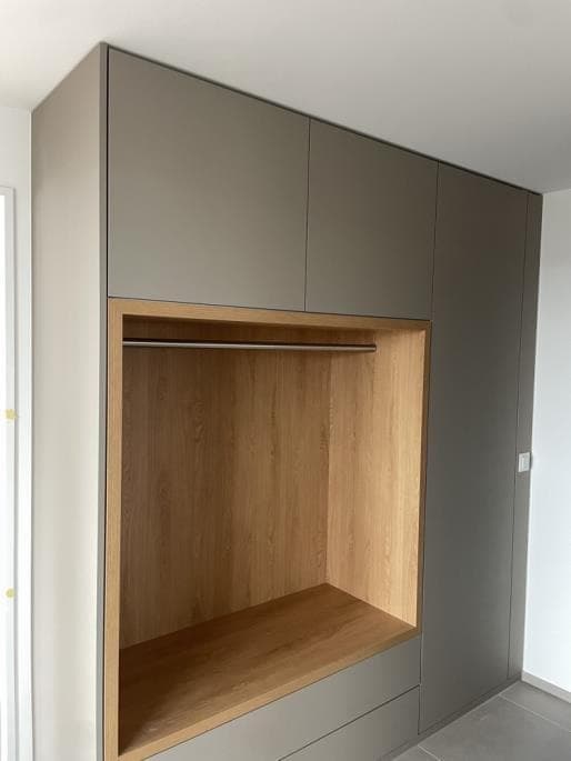 Garderobenschrank nach Mass mit Eichennische